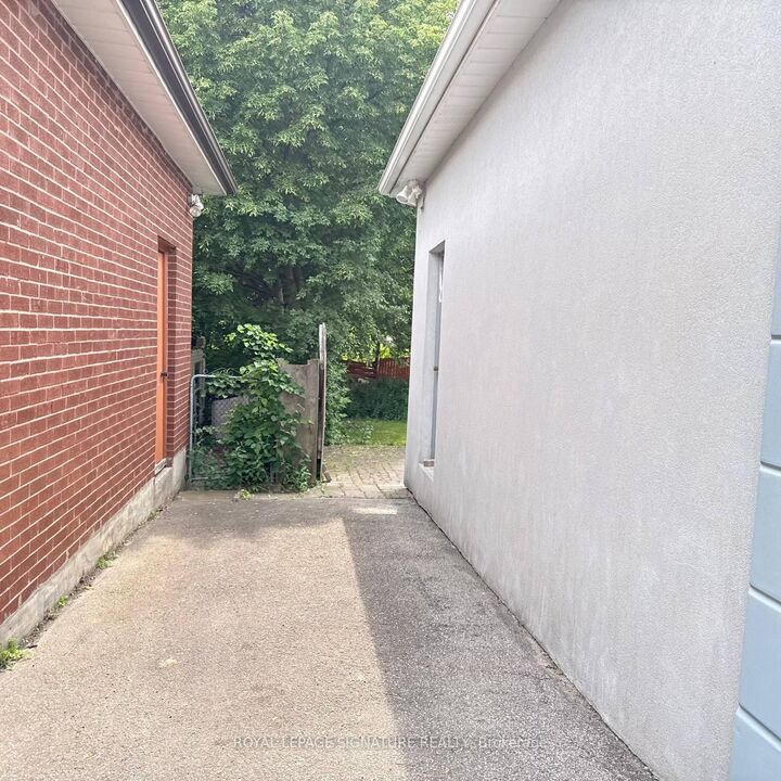 Property Photo: 117 Romfield Circuit ON L3T 3H7
