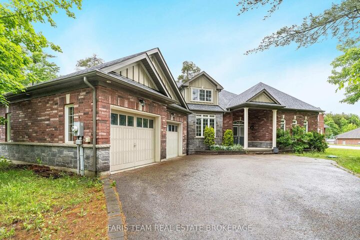 4 Diamond Valley Drive — photo 1