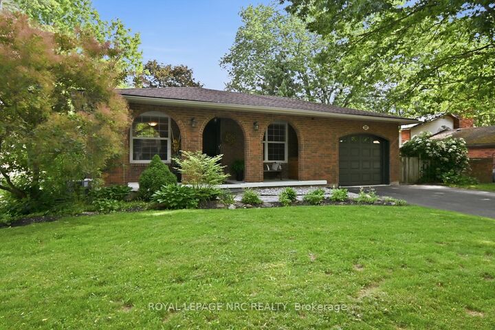37 Spruceside Crescent — photo 1
