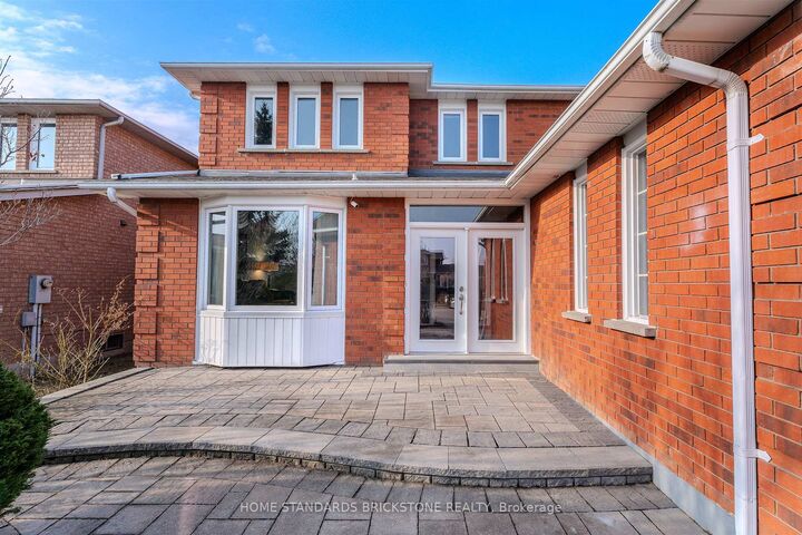 Property Photo: 4538 Penhallow Road ON L5V 1E7