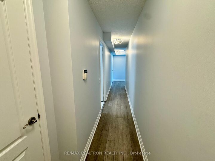 Property Photo: 21 Hillcrest Avenue 305 ON M2N 7K2