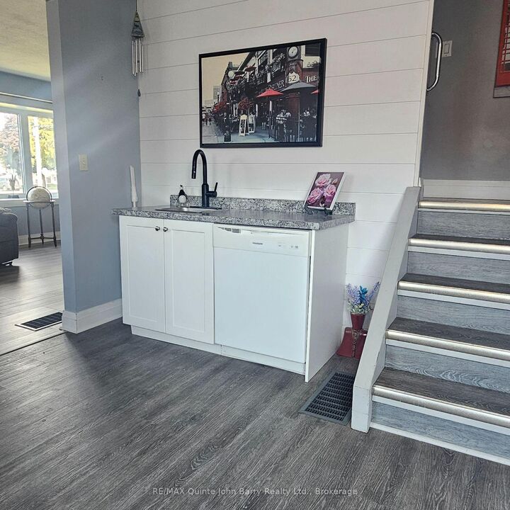 Property Photo: 91 Scott Street ON K8V 3B5