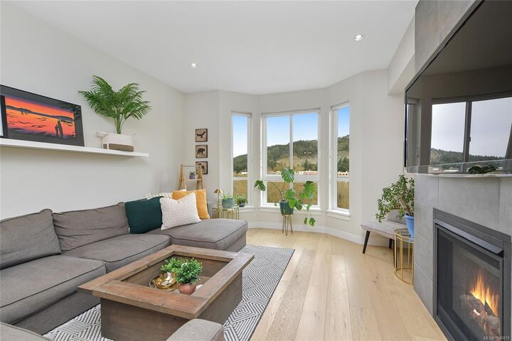 Property Photo: 2826 Turnstyle Cres BC V9B 0T8