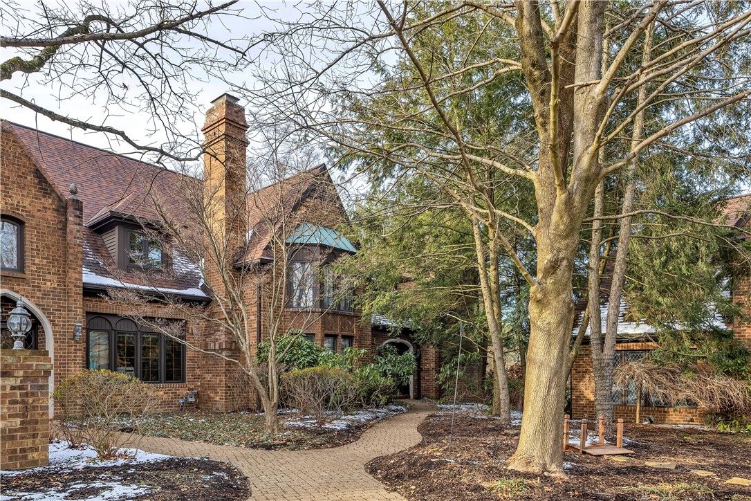 Property Photo:  106 Bristol Sq  PA 15238 
