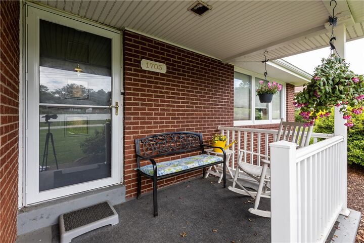Property Photo:  1705 Arona Road  PA 15642 