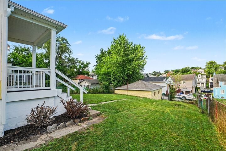 Property Photo:  1311 Pirl St  PA 15132 