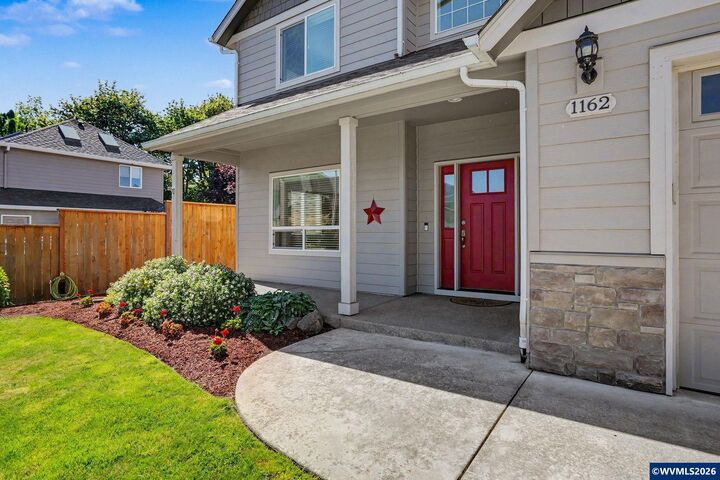 Property Photo: 1162 Lent Ct NE OR 97303