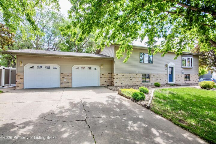 Property Photo: 1000 1st Avenue NW ND 58523