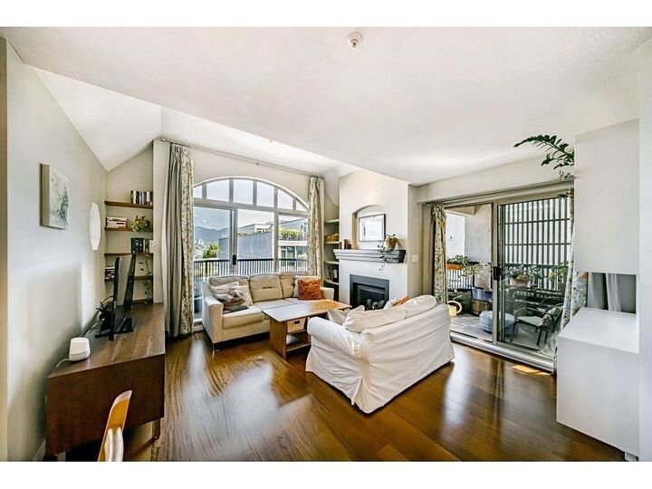 Property Photo: 55 E 10th Avenue 3fl BC V5T 1Y9