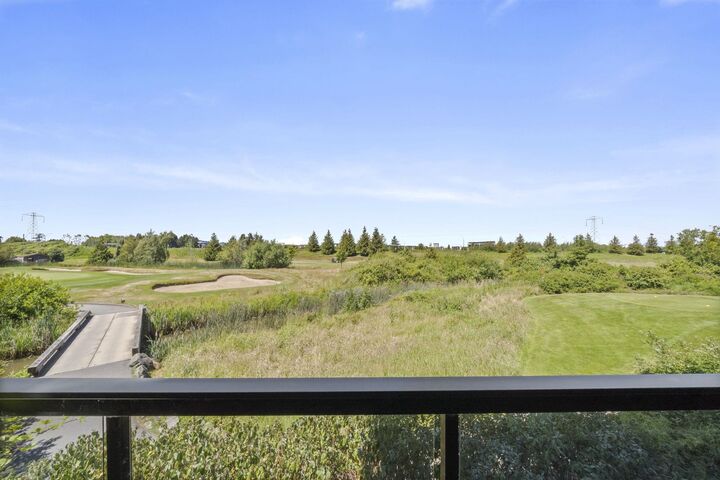 Property Photo: 4977 Springs Boulevard 105 BC V4M 0C1