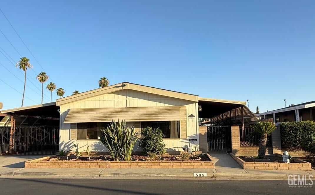 Property Photo: 505 45th Street CA 93301