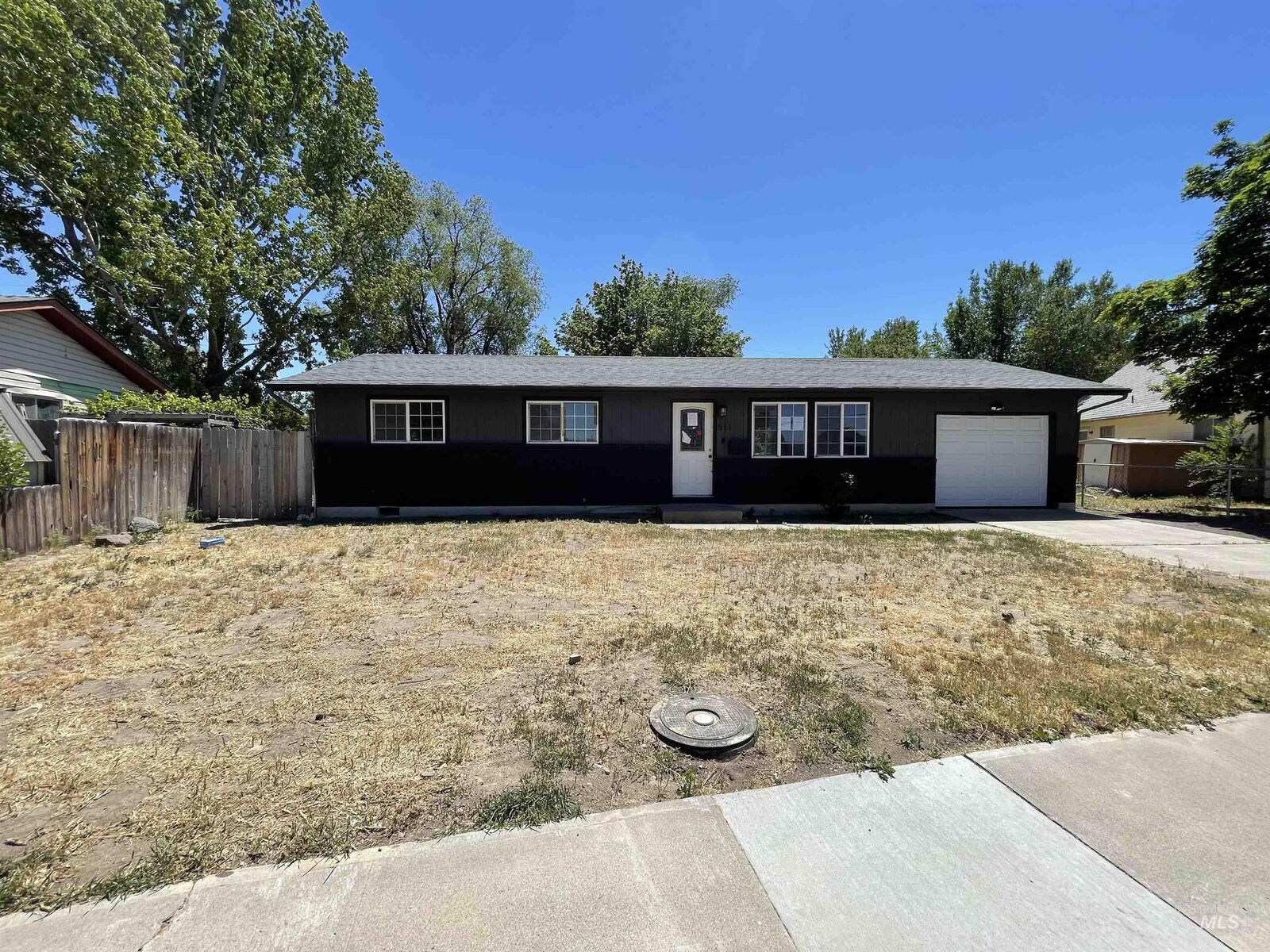 Property Photo:  511 Chestnut St  ID 83647 