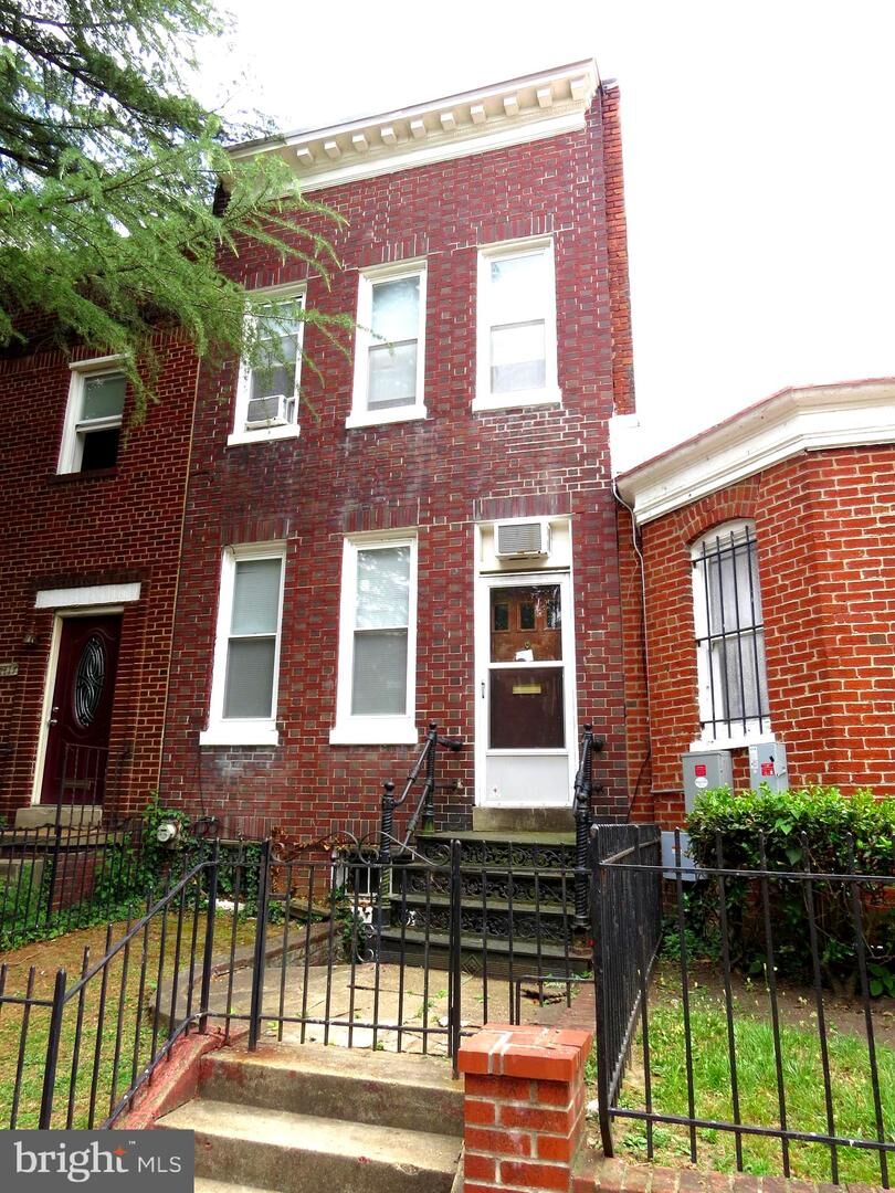 Property Photo:  1115 G Street NE  DC 20002 