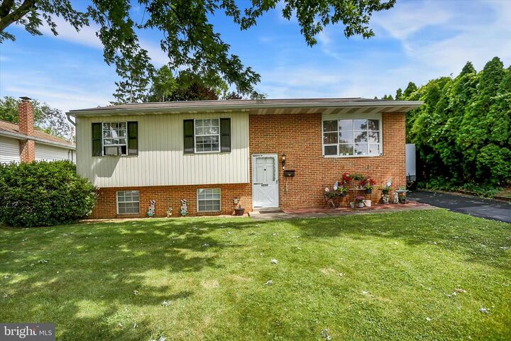 Property Photo:  6250 Huntingdon Street  PA 17111 