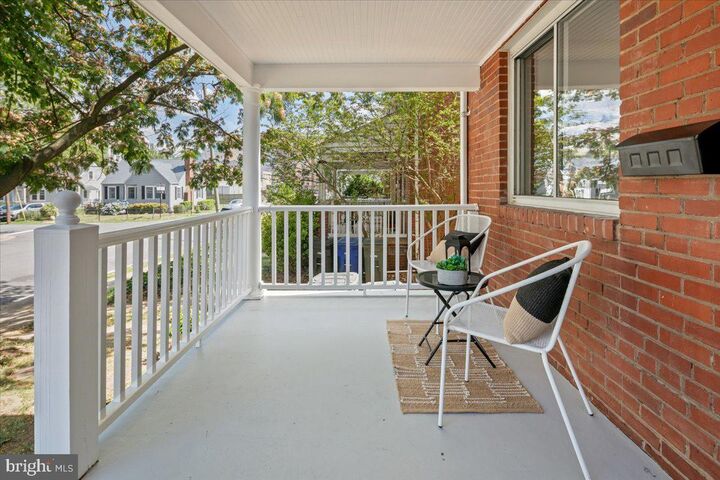 Property Photo: 1226 N Lincoln Street VA 22201
