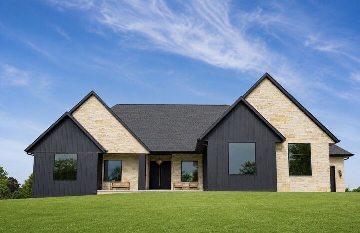 Property Photo:  1680 Timberlake Run  IA 52403 