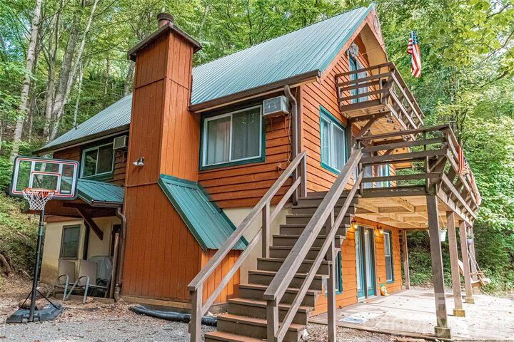 Property Photo:  330 Riddle Cove Road  NC 28751 