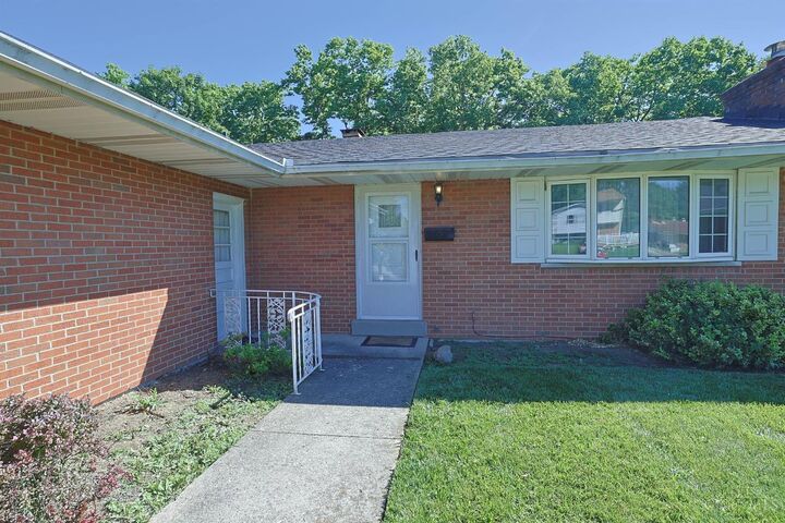 Property Photo: 4821 Victoria Avenue OH 45044