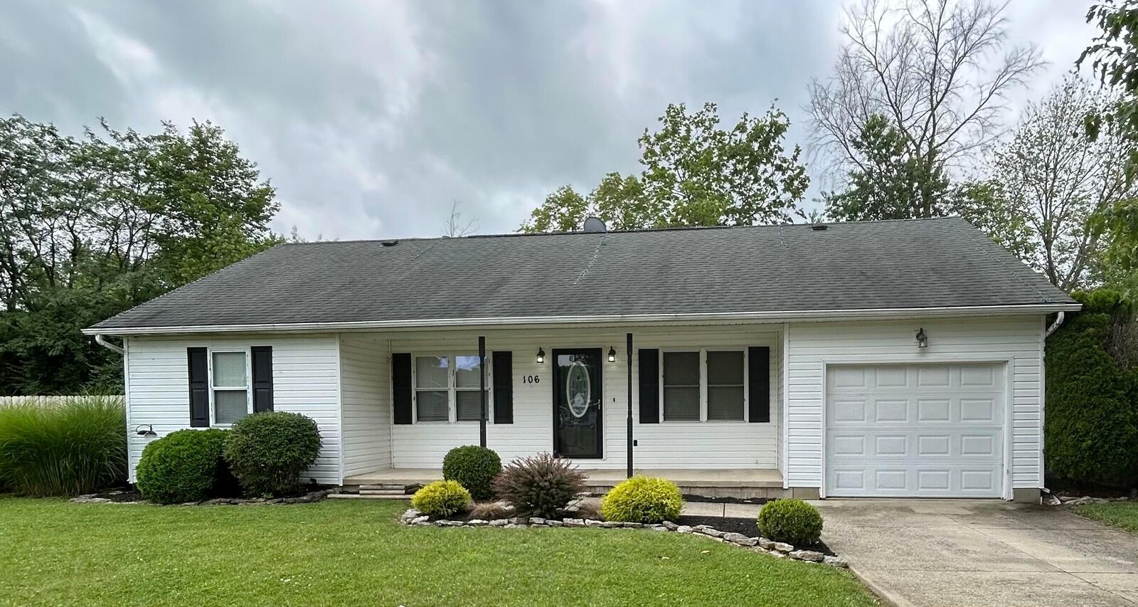 Property Photo:  106 Liberty Place  OH 43106 