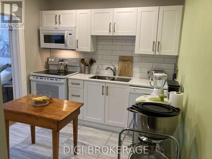 Property Photo: 13 Acacia Avenue ON K1M 0P3