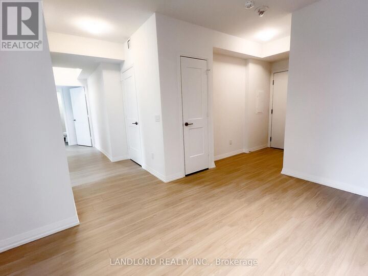 Property Photo:  8 Widmer Street 3309  ON M5V 0W6 