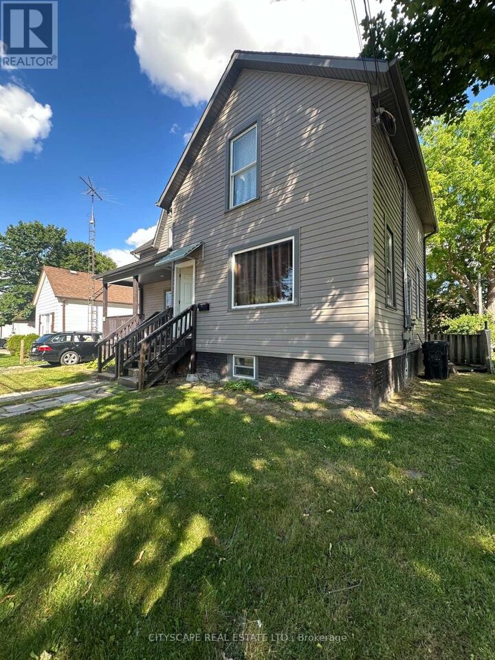 Property Photo:  102 Gray Street  ON N7M 1S9 