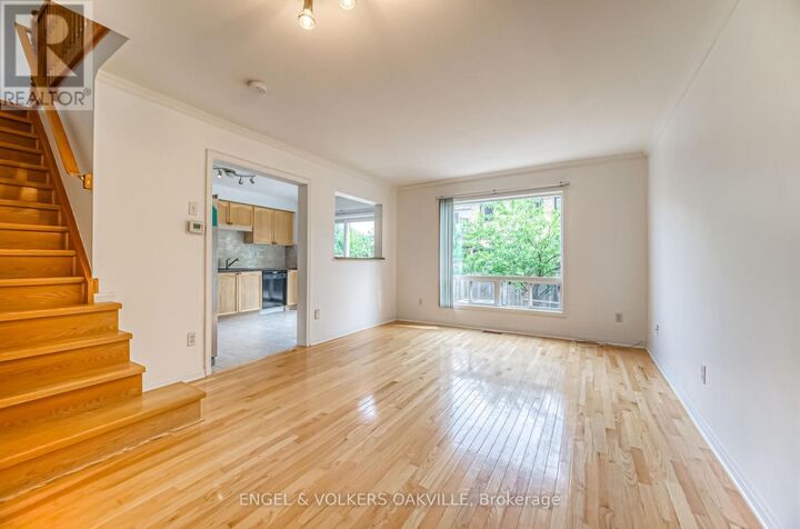 Property Photo:  1121 Barclay Circle  ON L9T 5W4 