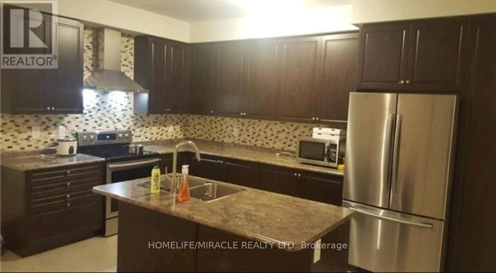 Property Photo:  8054 Buckeye Crescent  ON L2H 0N9 