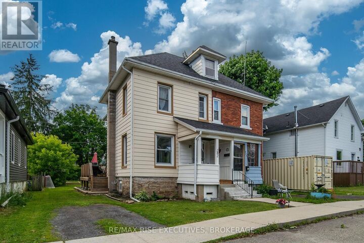 Property Photo: 282 Sydenham Street ON K7G 1C3