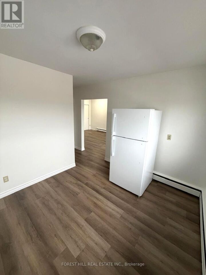 Property Photo:  127 Ann Street 3  ON N2B 1Y2 