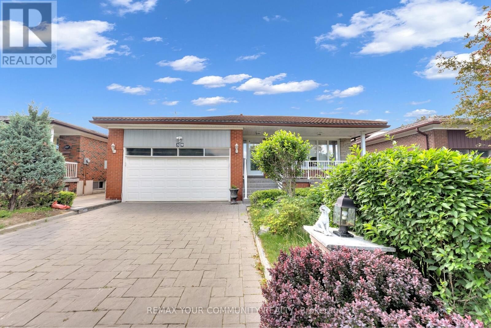 Property Photo: 39 Veerland Drive Bsmt ON M6L 1R8
