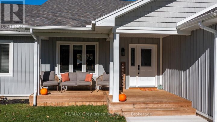 Property Photo:  611 Sixth Street North  ON N0H 2G0 