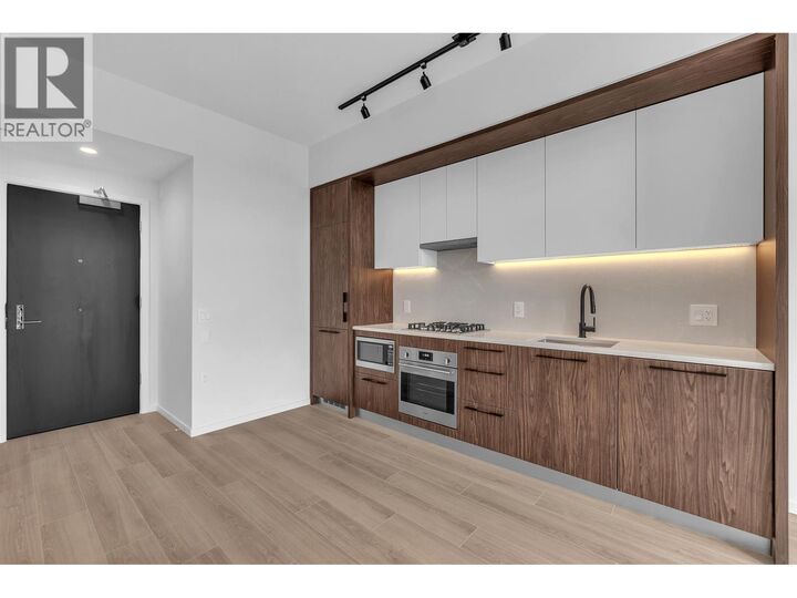 Property Photo:  2729 Kingsway 4xx  BC V5R 0M6 