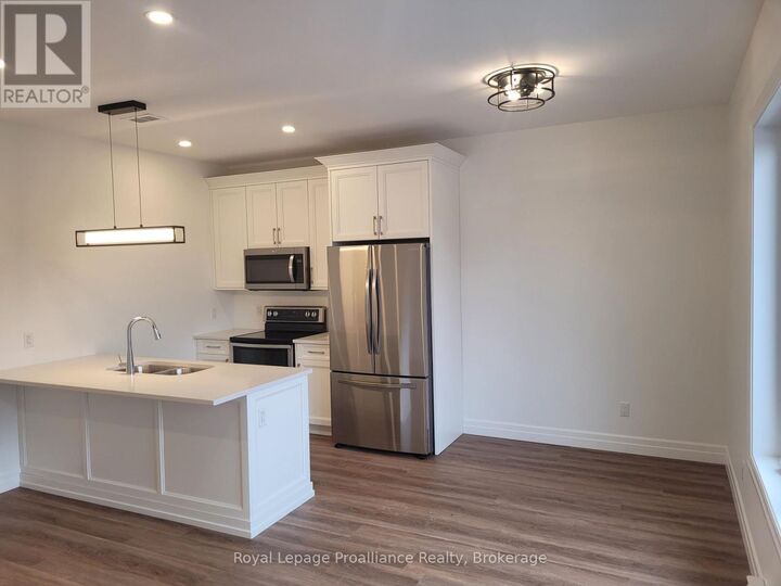 Property Photo:  15 Bay Street 3  ON K8V 1H2 