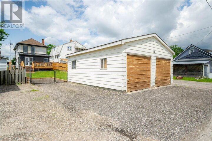 Property Photo: 34 King Street ON N4G 3E5