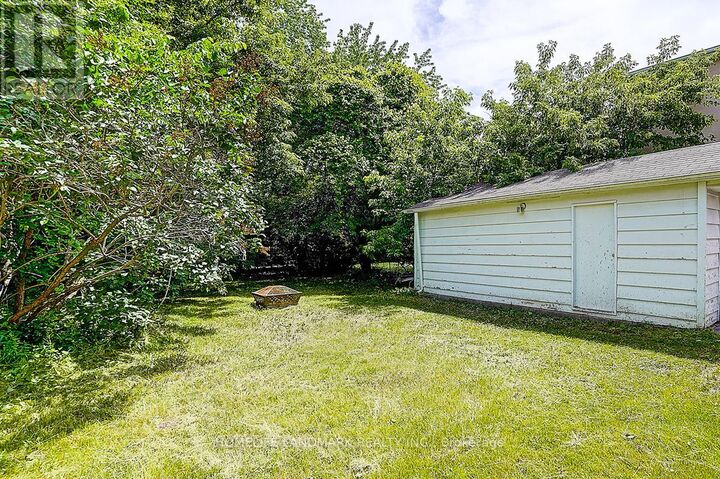 Property Photo:  335 Willowdale Drive  ON M2N 5A3 