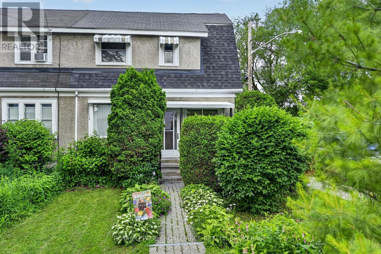 Property Photo:  164 Pearl Street West  ON K6V 4C8 