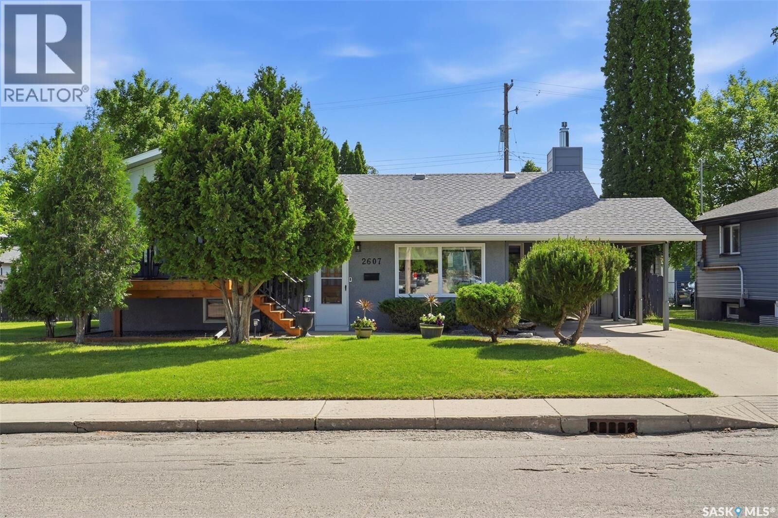 Property Photo: 2607 Dufferin Avenue SK S7J 1C7
