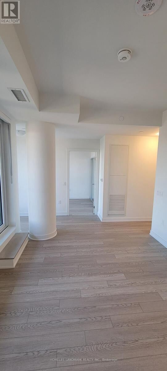 Property Photo: 5 Quarrington Lane 1607 ON M3C 0S5