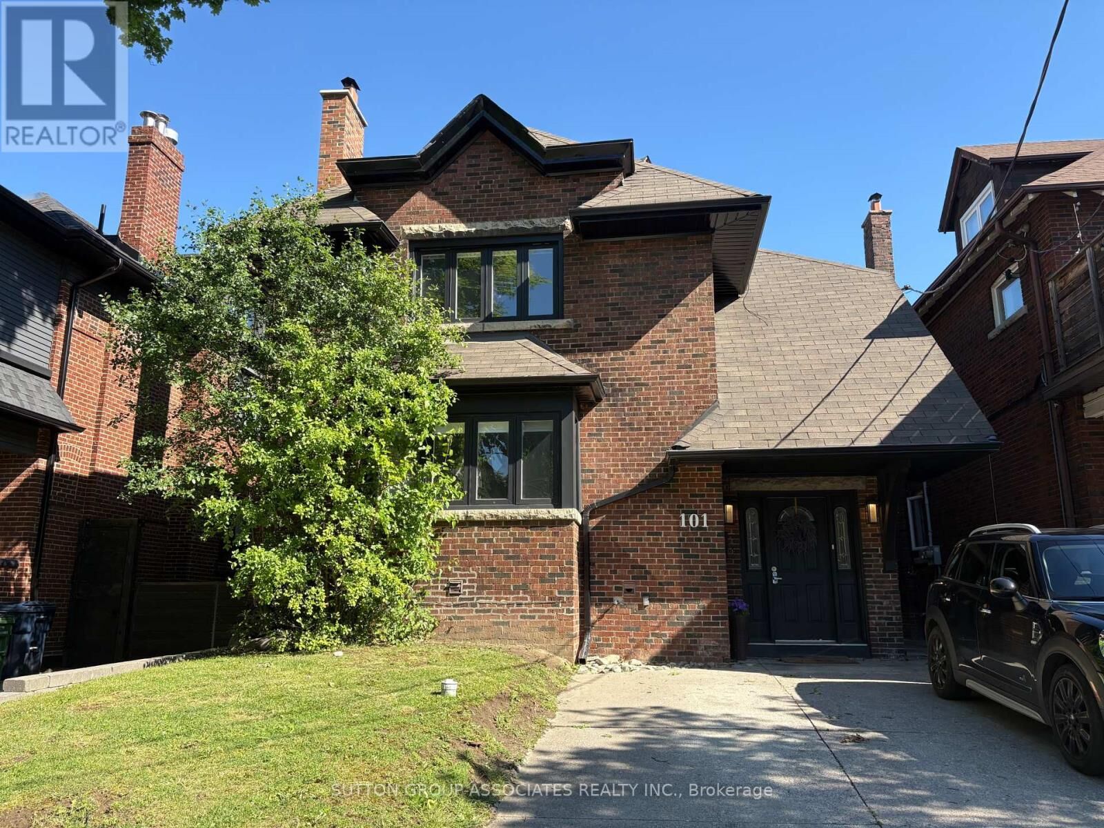 Property Photo: 101 Burnside Drive Main ON M6G 2M9