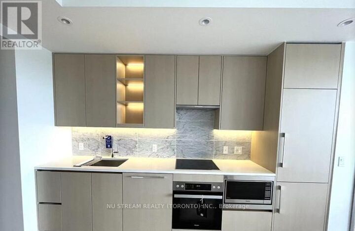 Property Photo: 95 McMahon Drive 1203 ON M2K 0E4
