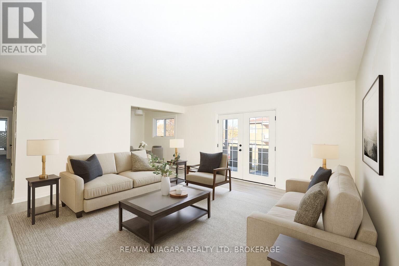 Property Photo:  141 Plymouth Road Unit 8  ON L3B 3C8 