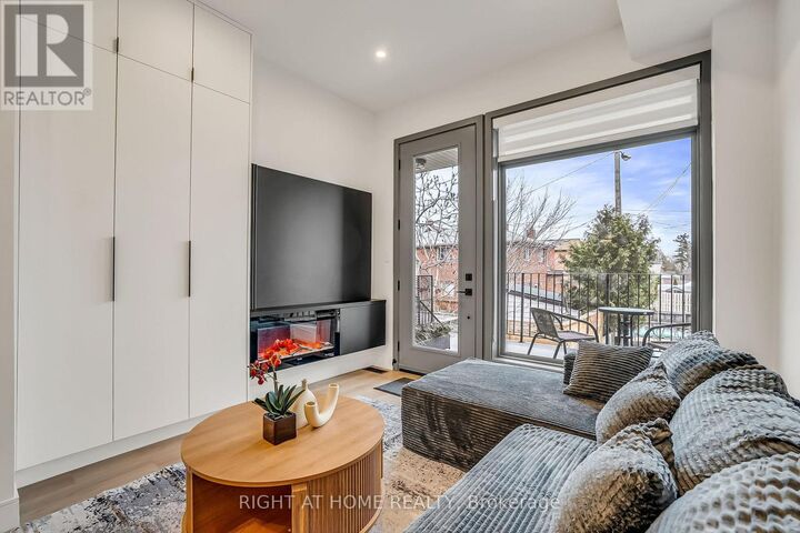 Property Photo:  1169 Davenport Road Unit 2  ON M6H 2G6 