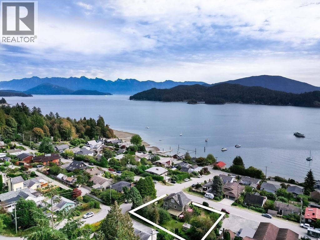 Property Photo: 589 Seaview Road BC V0N 1V9