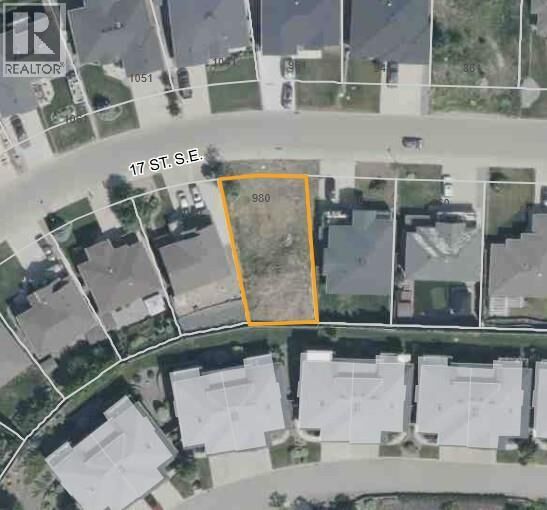 Property Photo:  980 17 Street Southeast  BC V1E 0A4 