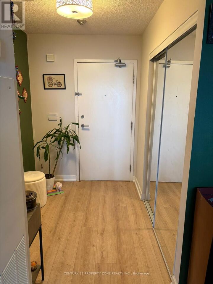 Property Photo:  33 Singer Court 303  ON M2K 0B4 