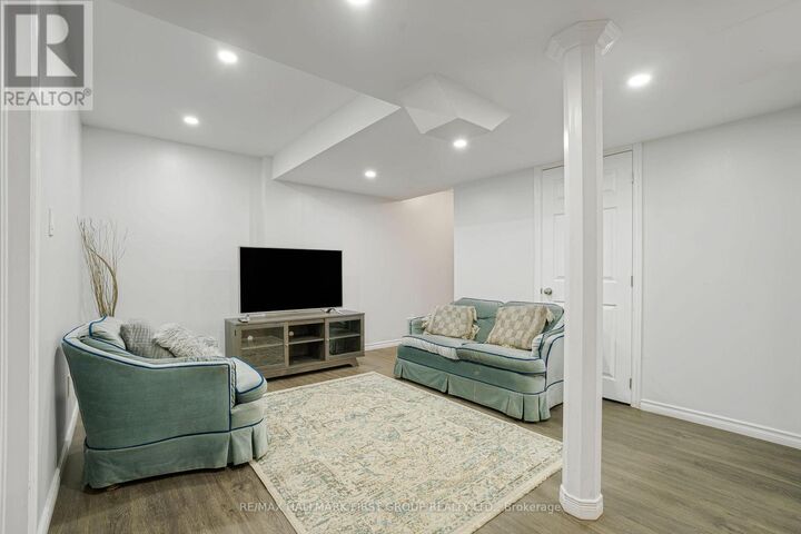 Property Photo:  86 Seward Crescent  ON L1Z 1Y9 