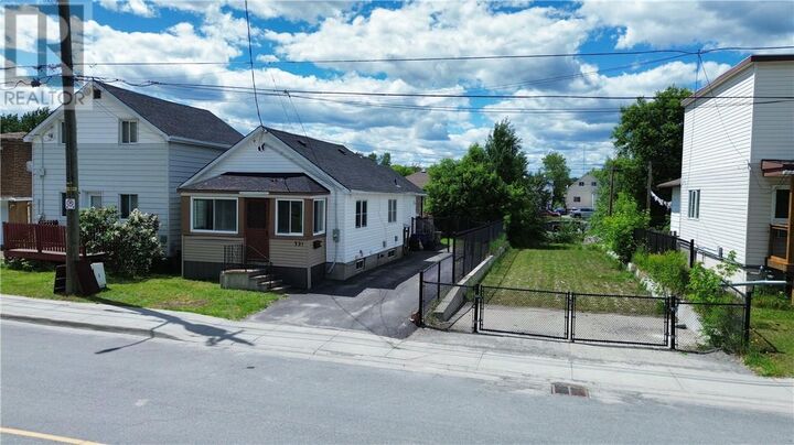 Property Photo:  321 Mountain Street  ON P3B 2T8 