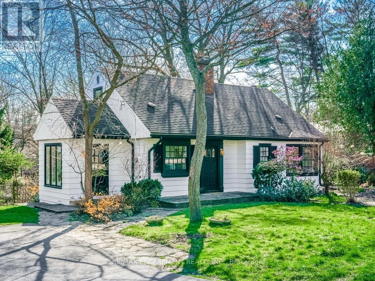 Property Photo:  804 Shadeland Avenue  ON L7T 2M1 