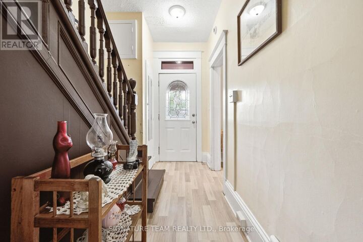 Property Photo:  652 Moffat Street  ON K8A 3Y1 